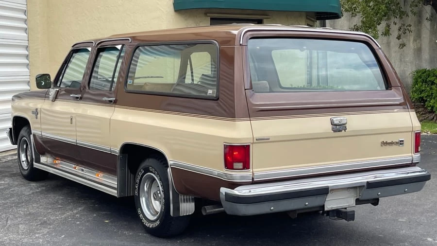 1988 Chevrolet Suburban 7th Gen - Image 3 of 31