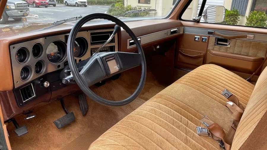 1988 Chevrolet Suburban 7th Gen - Image 5 of 31