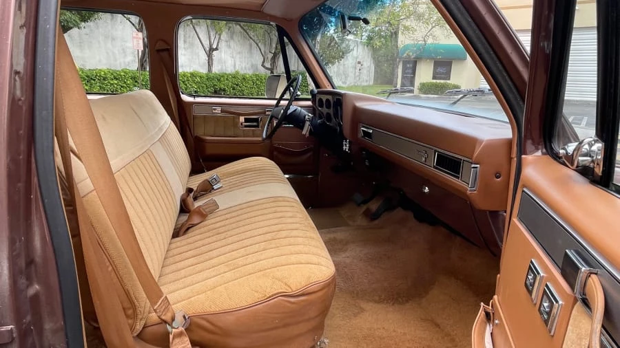 1988 Chevrolet Suburban 7th Gen - Image 13 of 31