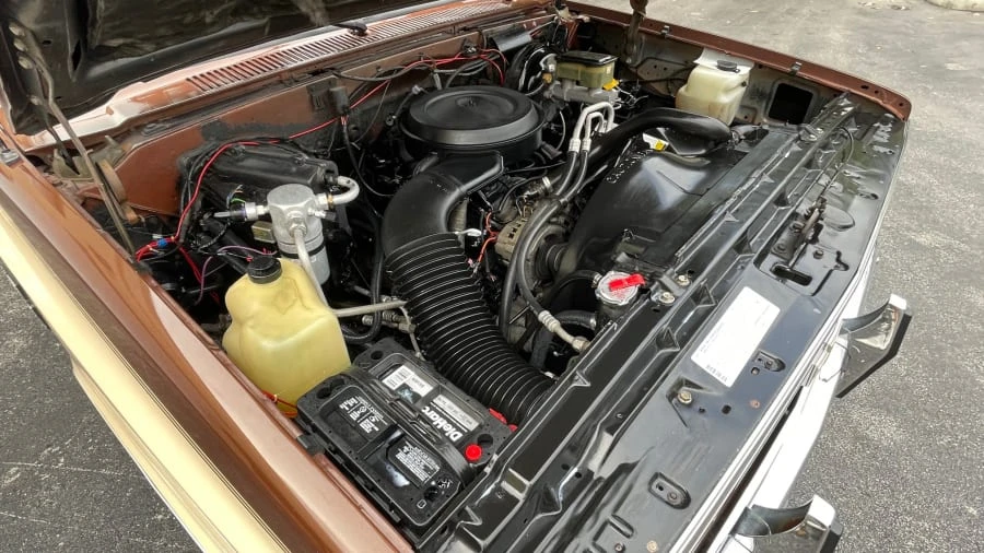 1988 Chevrolet Suburban 7th Gen - Image 19 of 31