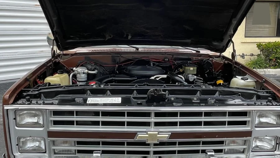1988 Chevrolet Suburban 7th Gen - Image 21 of 31