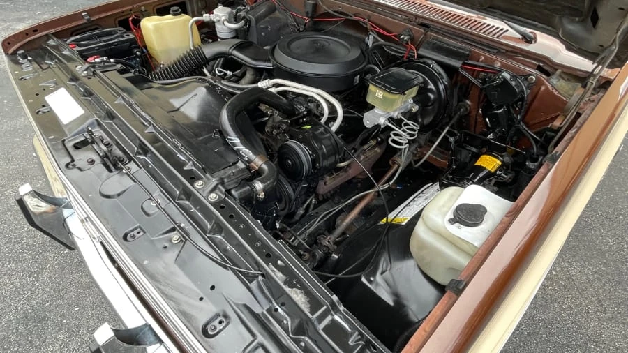 1988 Chevrolet Suburban 7th Gen - Image 22 of 31