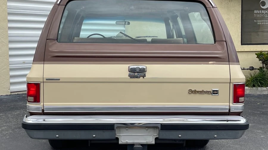 1988 Chevrolet Suburban 7th Gen - Image 26 of 31