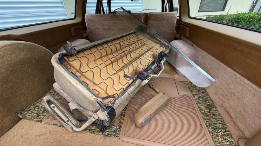 1988 Chevrolet Suburban 7th Gen - Image 30 of 31