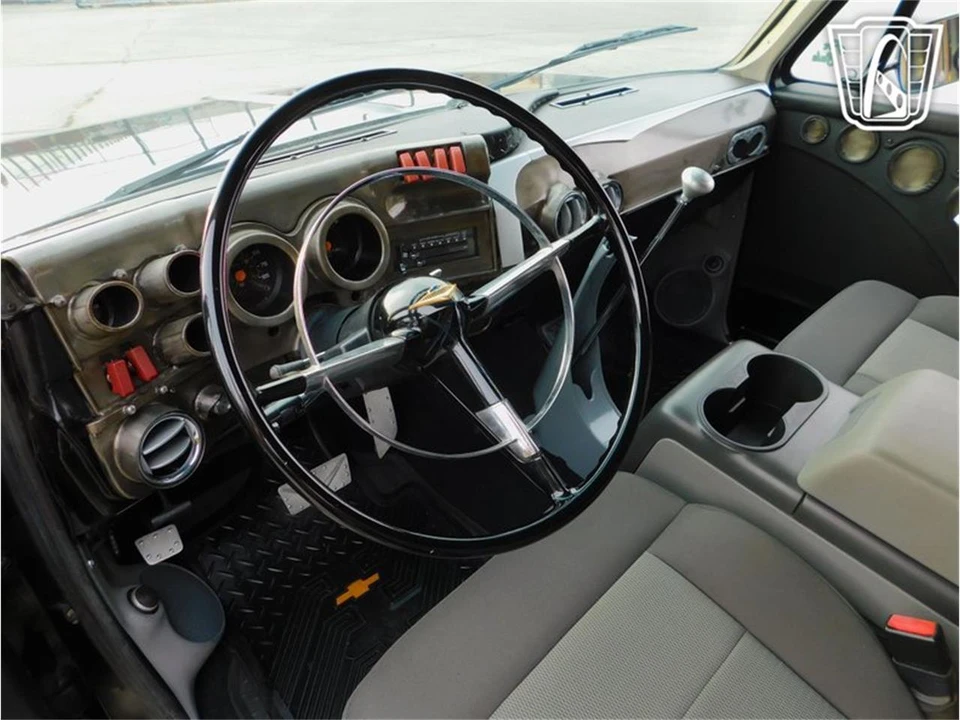 1988 Chevrolet Suburban 7th Gen - Image 8 of 31