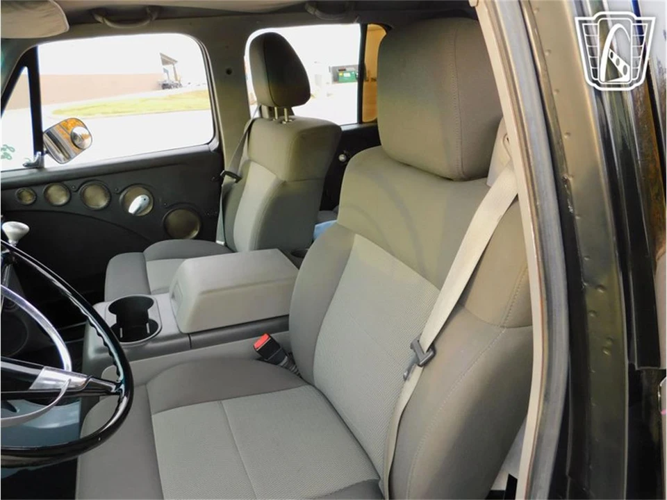 1988 Chevrolet Suburban 7th Gen - Image 10 of 31