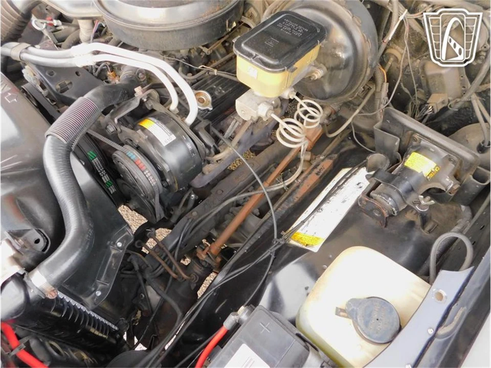 1988 Chevrolet Suburban 7th Gen - Image 18 of 31