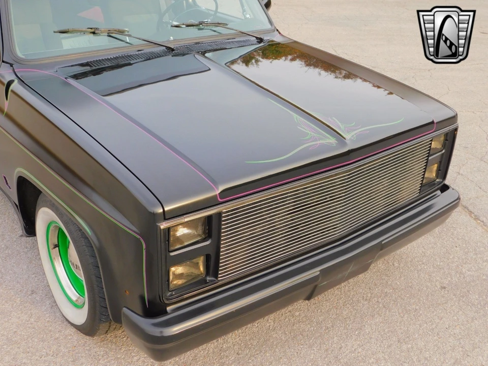 1988 Chevrolet Suburban 7th Gen - Image 9 of 12