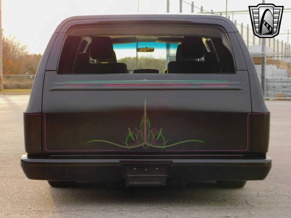 1988 Chevrolet Suburban 7th Gen - Image 5 of 12