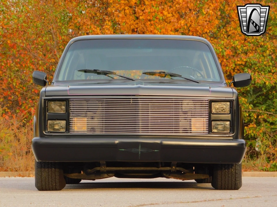 1988 Chevrolet Suburban 7th Gen - Image 8 of 12