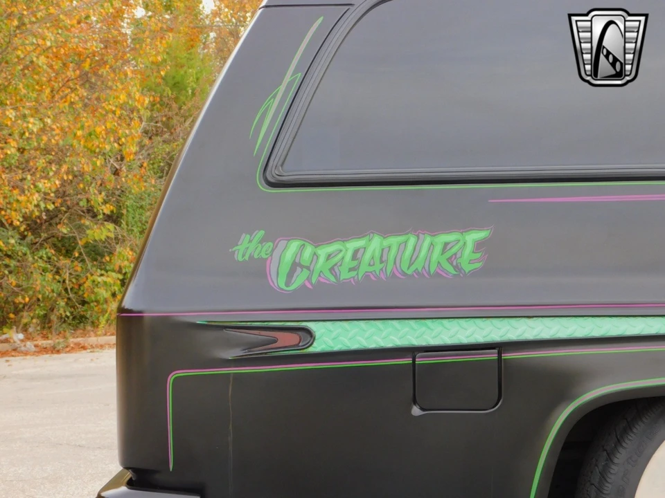 1988 Chevrolet Suburban 7th Gen - Image 11 of 12