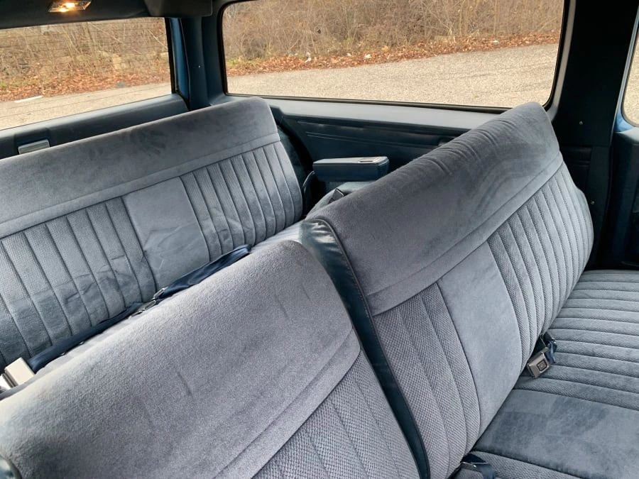 1988 Chevrolet Suburban 7th Gen - Image 7 of 17
