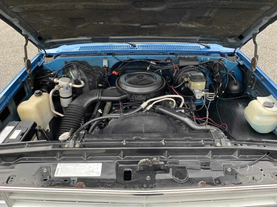 1988 Chevrolet Suburban 7th Gen - Image 11 of 17