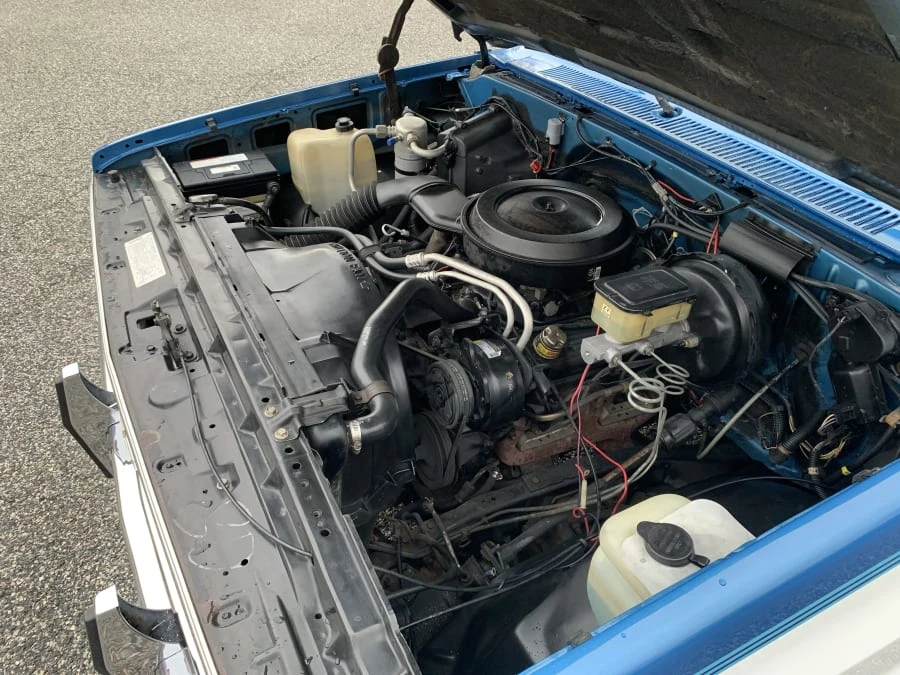 1988 Chevrolet Suburban 7th Gen - Image 12 of 17