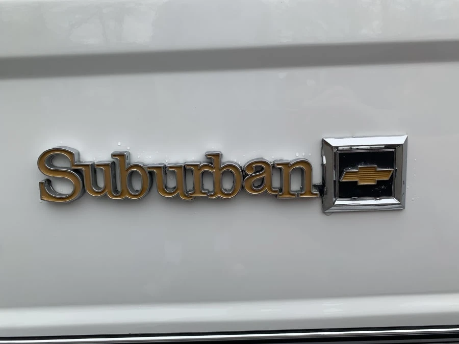1988 Chevrolet Suburban 7th Gen - Image 13 of 17