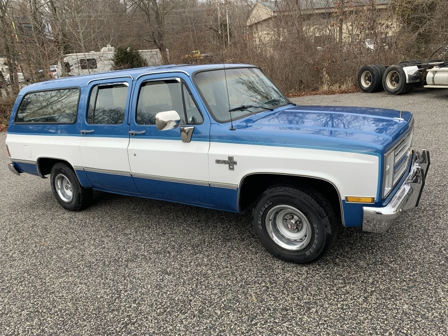 1988 Chevrolet Suburban 7th Gen - Image 16 of 17