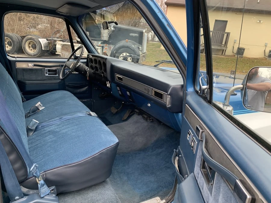 1988 Chevrolet Suburban 7th Gen - Image 17 of 17