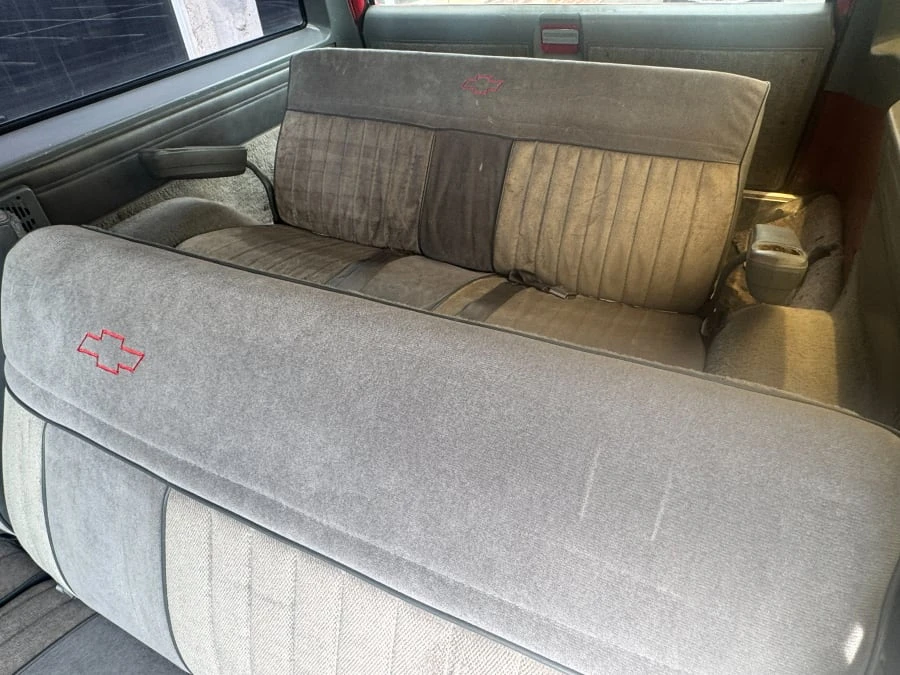 1988 Chevrolet Suburban 7th Gen - Image 10 of 13