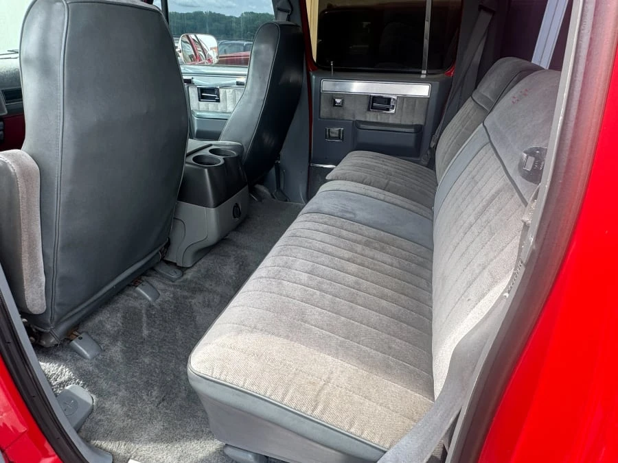 1988 Chevrolet Suburban 7th Gen - Image 11 of 13