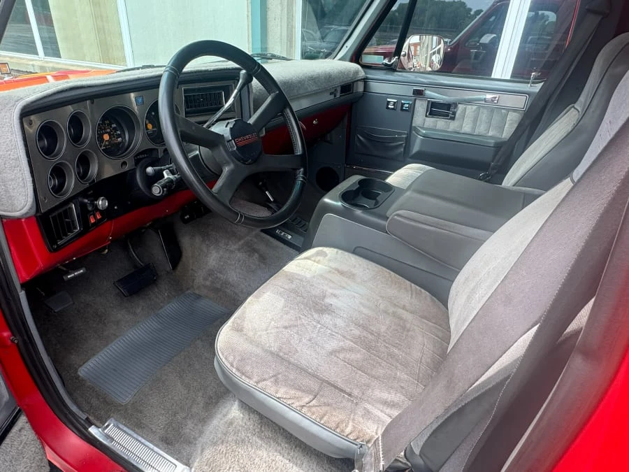 1988 Chevrolet Suburban 7th Gen - Image 8 of 13