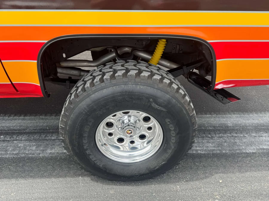 1988 Chevrolet Suburban 7th Gen - Image 4 of 13