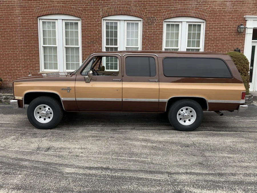1988 Chevrolet Suburban 7th Gen - Image 2 of 9