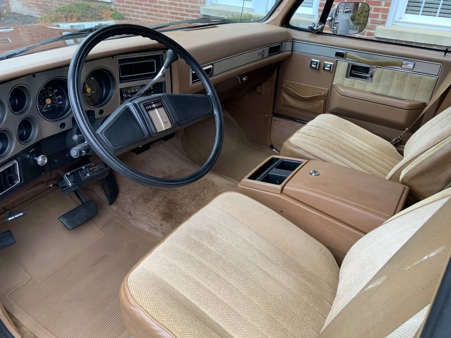 1988 Chevrolet Suburban 7th Gen - Image 4 of 9