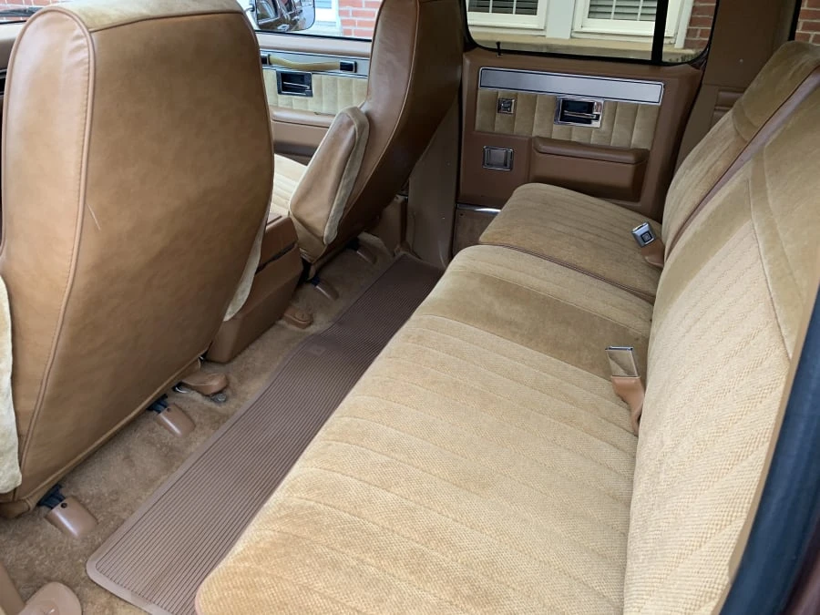1988 Chevrolet Suburban 7th Gen - Image 6 of 9