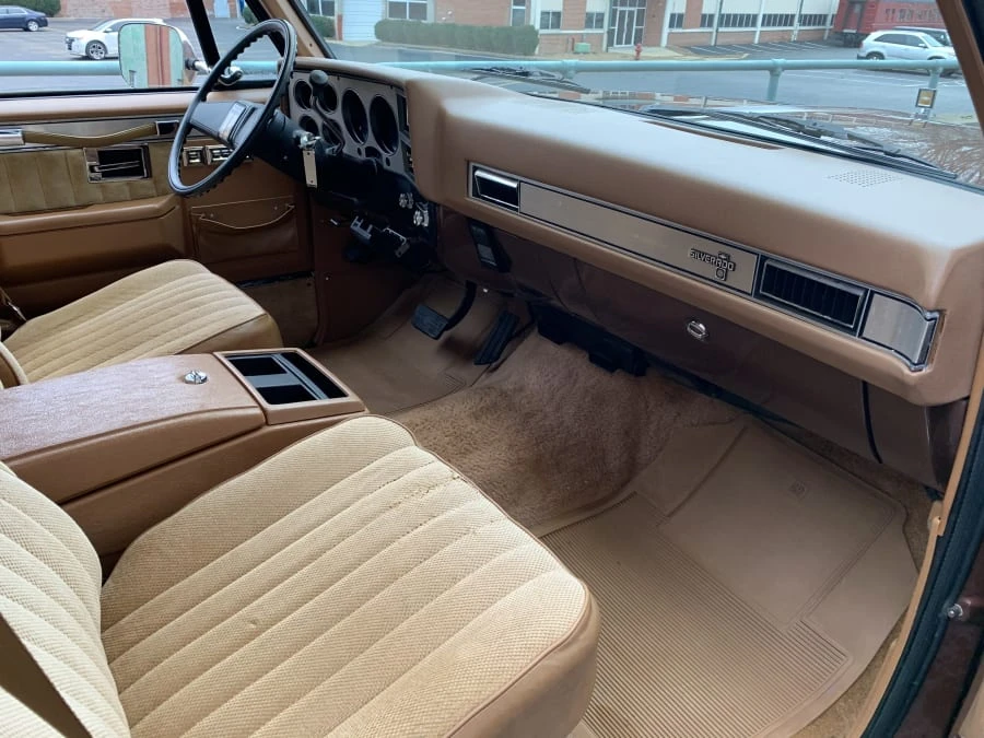 1988 Chevrolet Suburban 7th Gen - Image 5 of 9