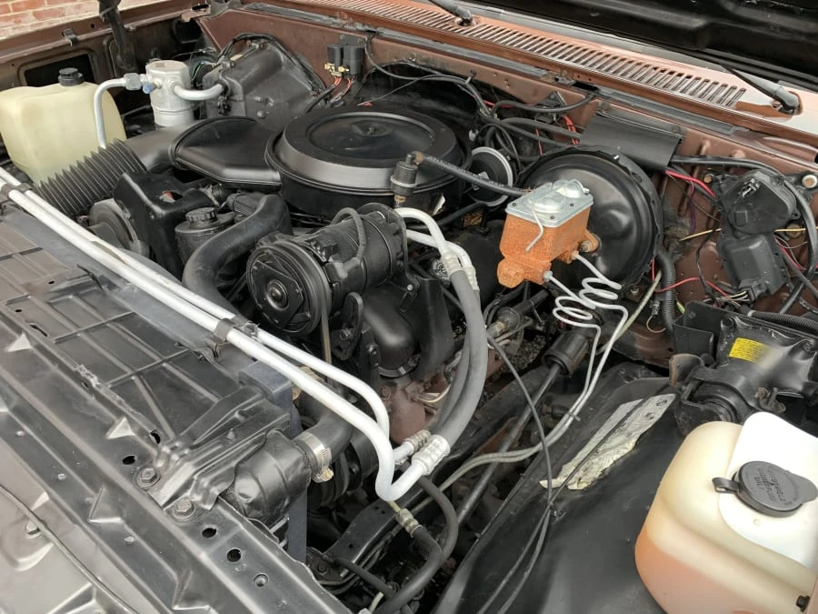 1988 Chevrolet Suburban 7th Gen - Image 8 of 9