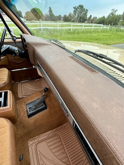 1988 Chevrolet Suburban 7th Gen - Image 18 of 21