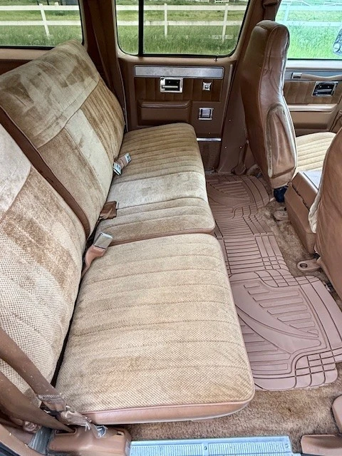 1988 Chevrolet Suburban 7th Gen - Image 19 of 21