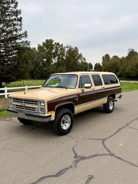 1988 Chevrolet Suburban 7th Gen - Image 2 of 21