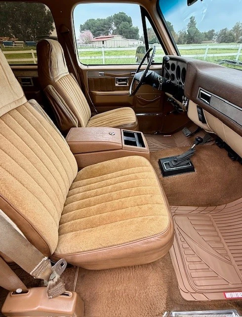 1988 Chevrolet Suburban 7th Gen - Image 17 of 21
