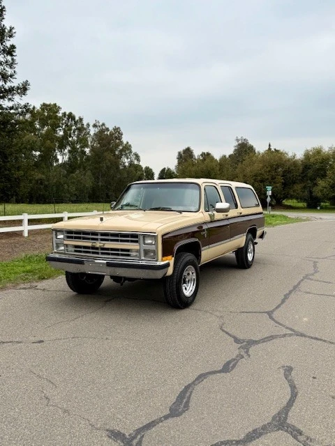 1988 Chevrolet Suburban 7th Gen - Image 3 of 21