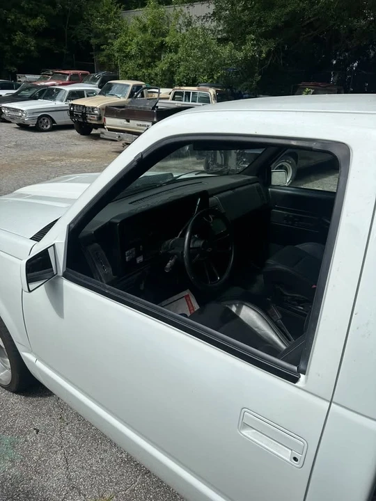 1988 Chevrolet Silverado - Image 4 of 10