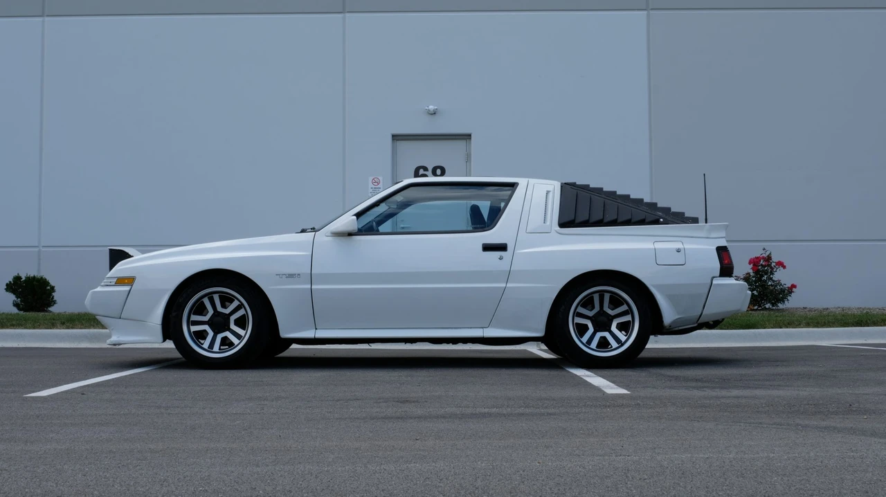 1988 Chrysler Conquest - Image 14 of 31