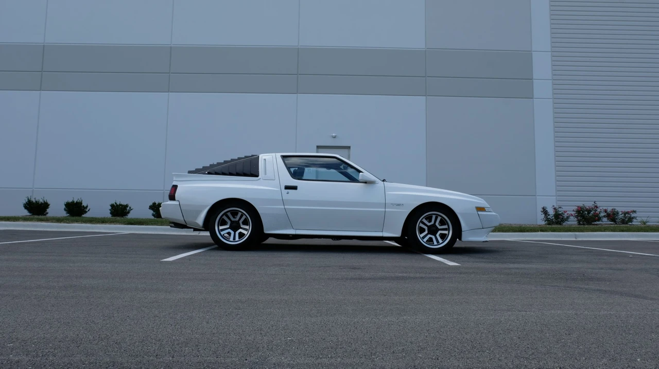 1988 Chrysler Conquest - Image 25 of 31