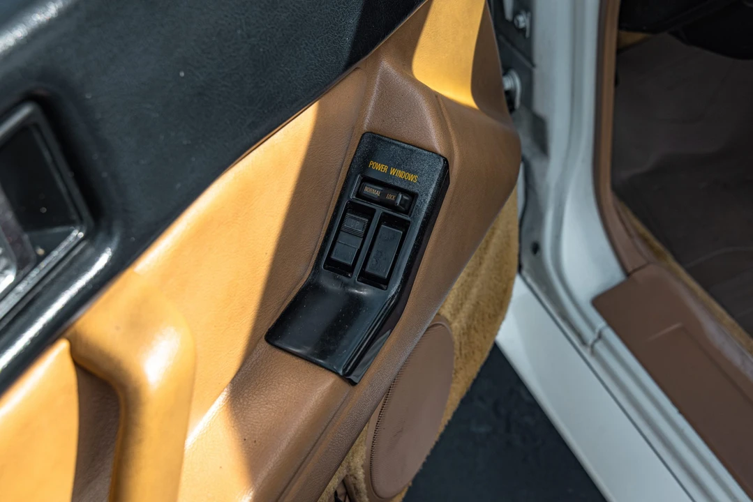1988 Chrysler Conquest - Image 29 of 31