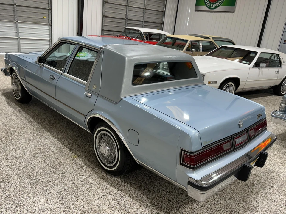 1988 Chrysler New Yorker - Image 9 of 31