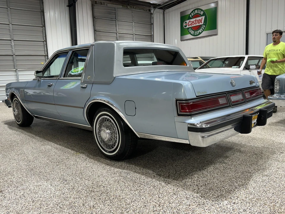 1988 Chrysler New Yorker - Image 10 of 31