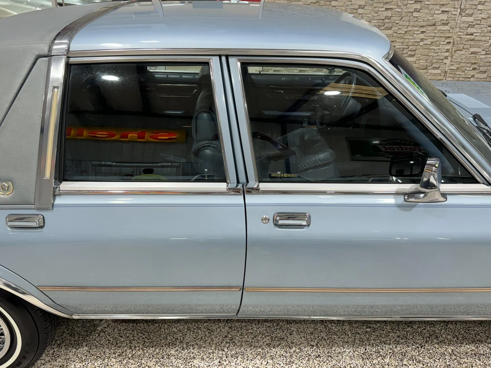 1988 Chrysler New Yorker - Image 26 of 31