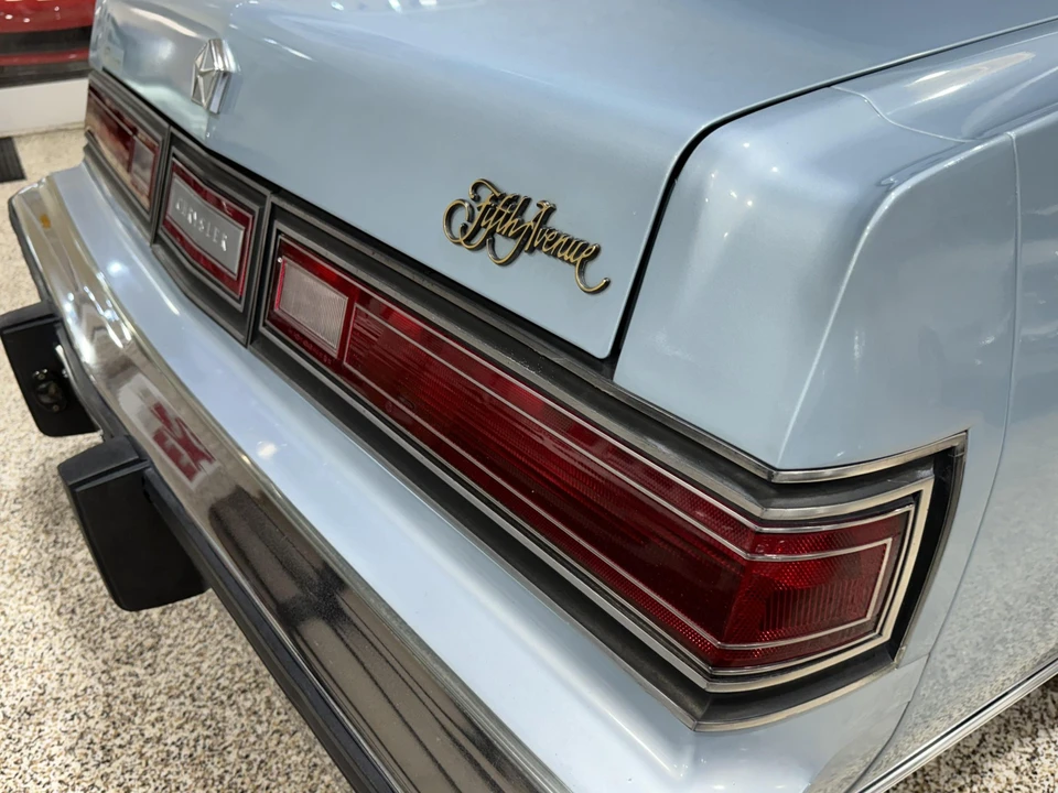 1988 Chrysler New Yorker - Image 29 of 31