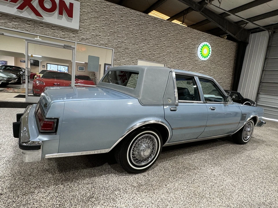 1988 Chrysler New Yorker - Image 8 of 31