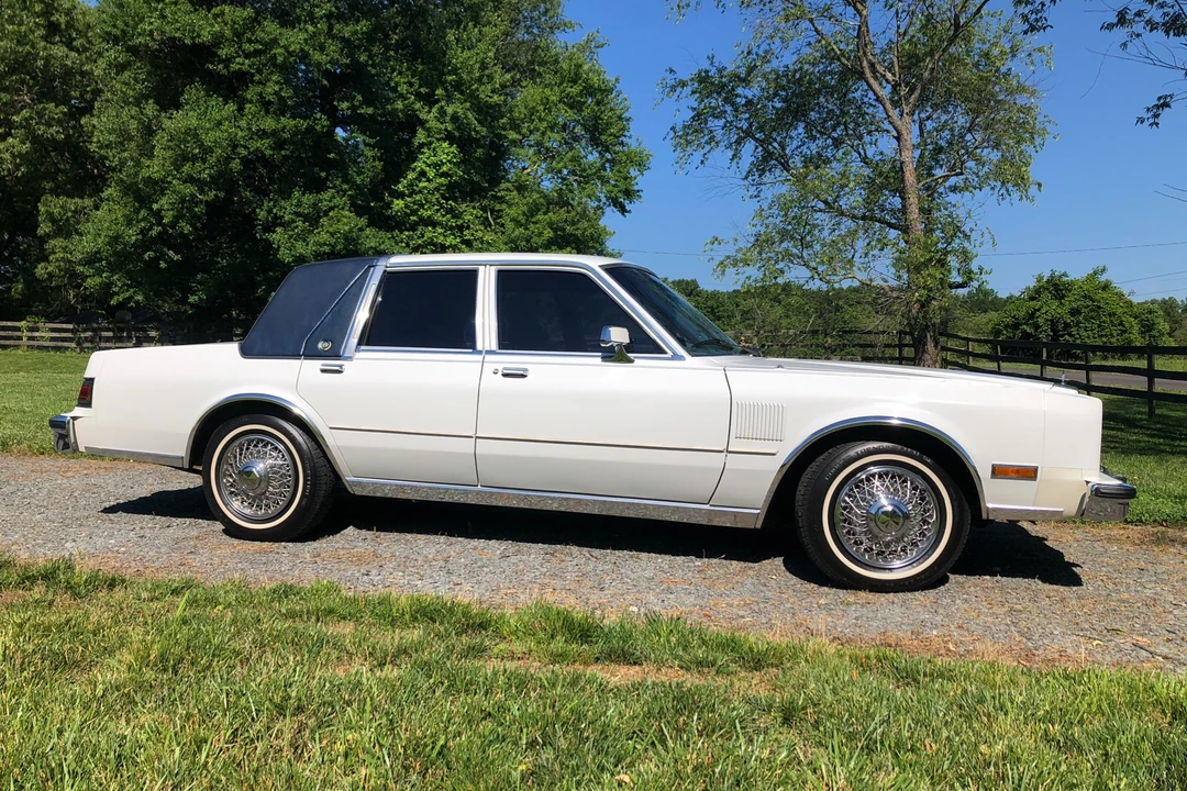 1988 Chrysler New Yorker - Image 17 of 31