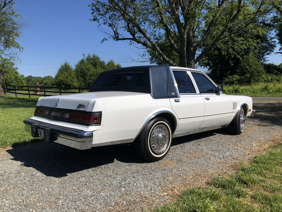 1988 Chrysler New Yorker - Image 16 of 31