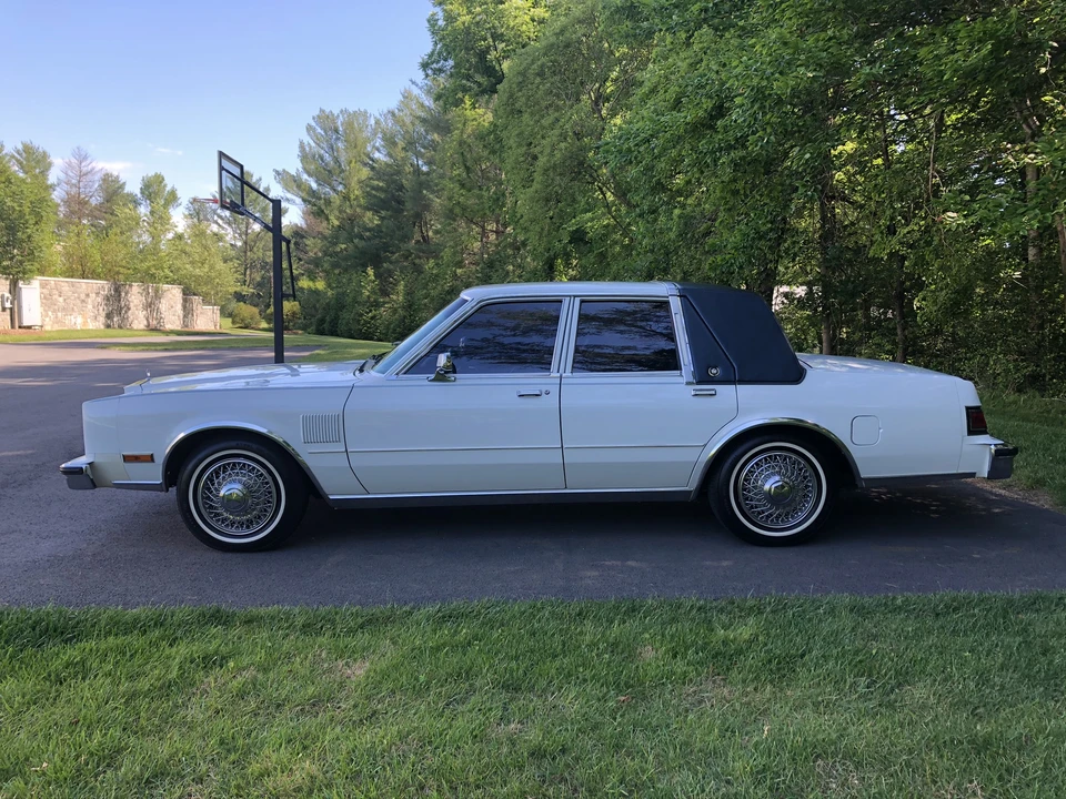 1988 Chrysler New Yorker - Image 23 of 31