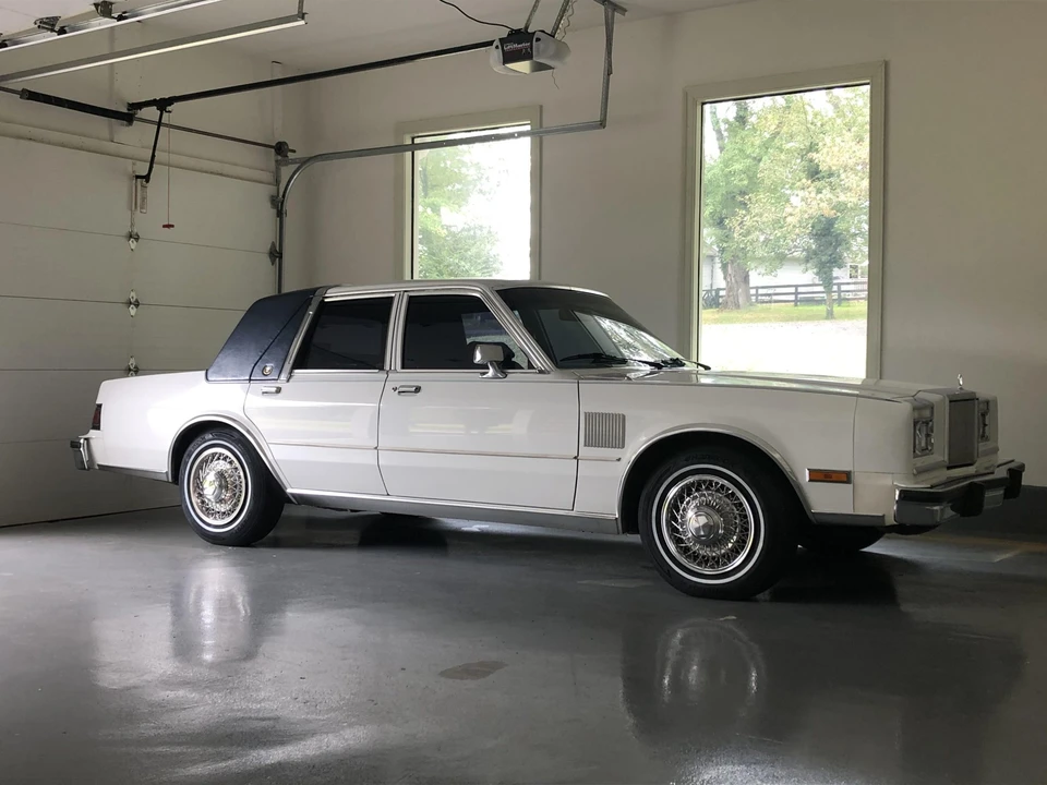 1988 Chrysler New Yorker - Image 17 of 31