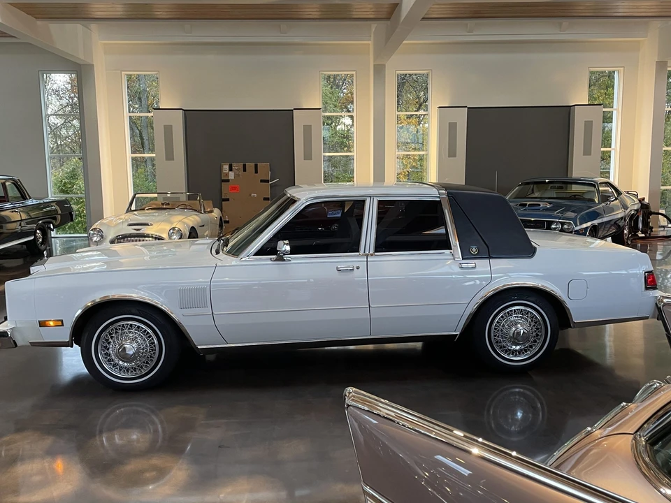 1988 Chrysler New Yorker - Image 2 of 31