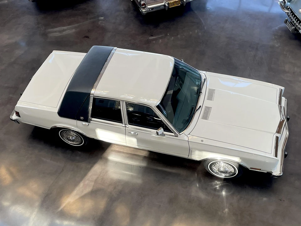 1988 Chrysler New Yorker - Image 10 of 31